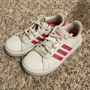 White adidas girl sneakers with pink